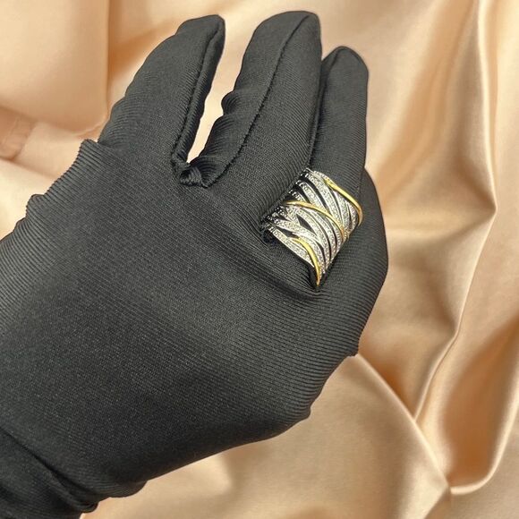 Elegant Diamond & Gold Accented Cocktail Ring - Picture 5 of 6